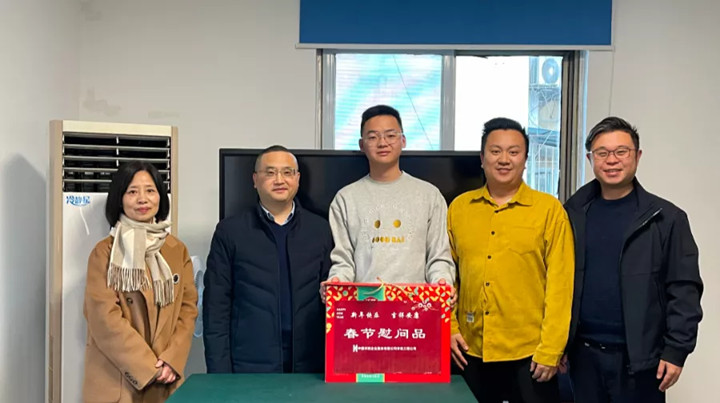 寒冬送温暖 关怀暖人心 ——公司党委书记、执行董事朱军一行到建筑智能化事业部开展走访慰问